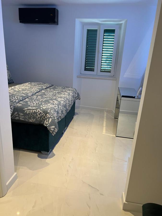 Madonna Luxury Rooms สปลิท ภายนอก รูปภาพ