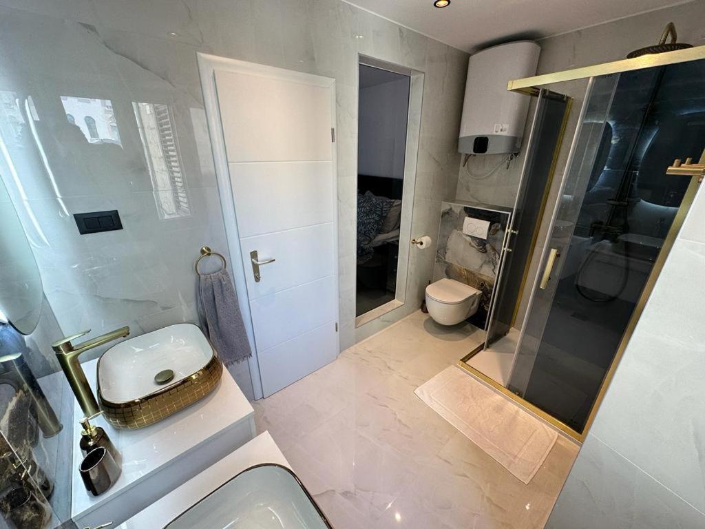 Madonna Luxury Rooms สปลิท ภายนอก รูปภาพ